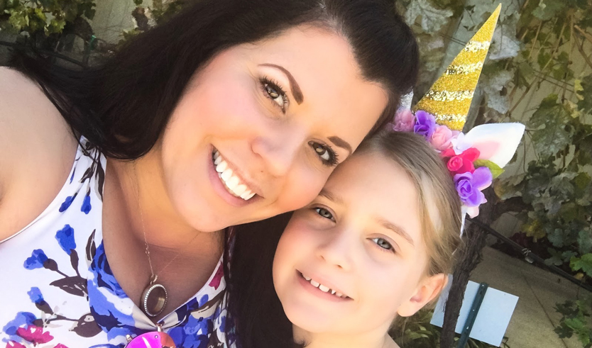 Photograph of Appen freelancer smiling with her daughter